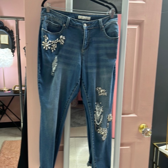 Women’s denim high-rise 16 W with rhinestones n chains and slightly distress - Picture 1 of 6